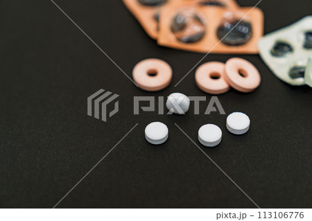 オーバードーズ とは 風邪薬 などを 用量 を超えて 大量摂取 すること 113106776