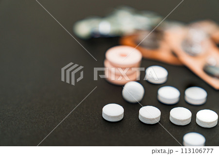 オーバードーズ とは 風邪薬 などを 用量 を超えて 大量摂取 すること オーバードーズ とは 風邪薬 などを 用量 を超えて 大量摂取 すること 113106777