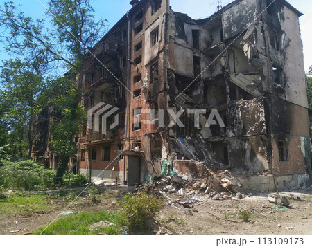 A destroyed building in Mariupol. Destroyed during the war. A destroyed building in Mariupol. Destroyed during the war. 113109173