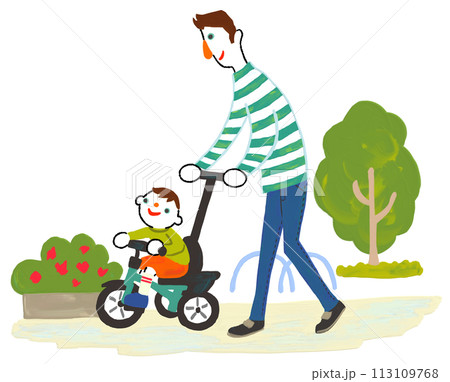 三輪車に乗って公園で散歩する親子　イクメン　 113109768