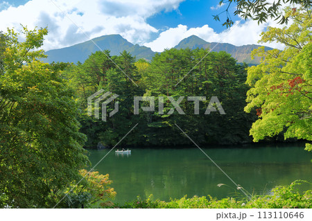 磐梯朝日国立公園　五色沼湖沼群自然探索路毘沙門沼から磐梯山を望む 113110646