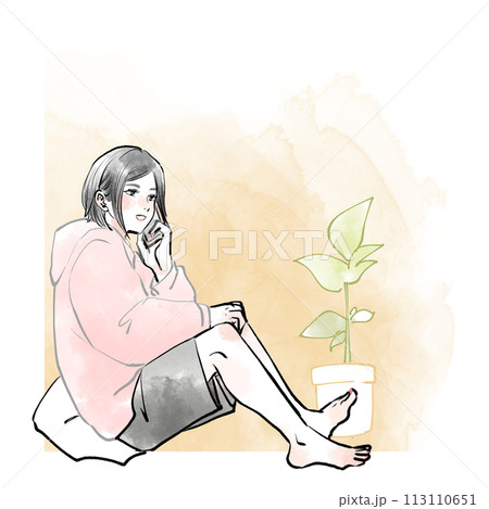 床に座ってスマホで話している女性 113110651