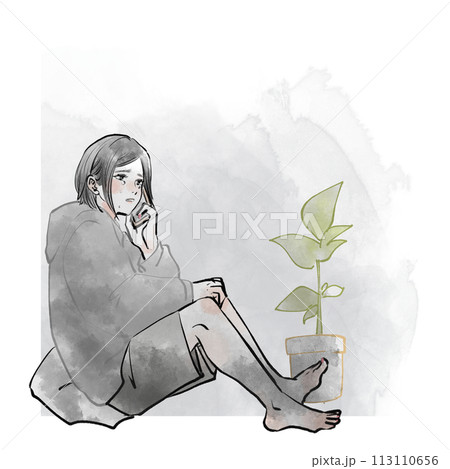 床に座ってスマホで話している女性 床に座ってスマホで話している女性 113110656