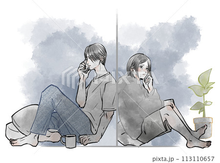スマホで話している背中合わせの男女 113110657