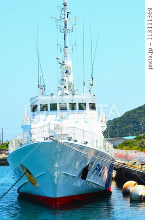 停泊する海上保安庁巡視船 113111369