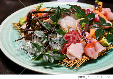 おいしい伊勢海老と刺身 113112288