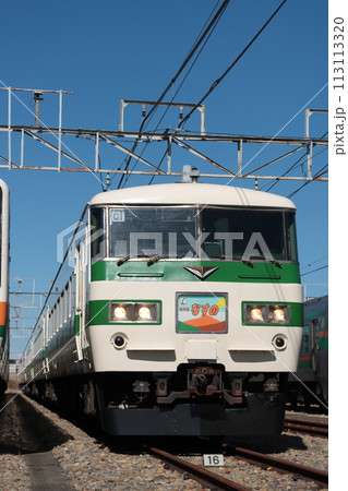 東北線小山駅に里帰りした185系新幹線リレー色(小山車両センター撮影会)_2024/3/2撮影 113113320