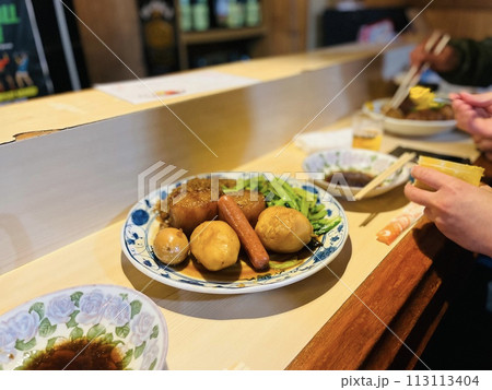 沖縄のおでん。老舗おでん屋「おでん小町」。沖縄コザ。中の町。 沖縄のおでん。老舗おでん屋「おでん小町」。沖縄コザ。中の町。 113113404