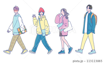 笑顔で歩く若い男女4人 113113865