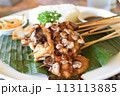 インドネシア料理のサテ 113113885