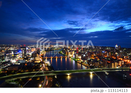 朱鷺メッセから見た新潟市内の夜景(新潟県新潟市) 朱鷺メッセから見た新潟市内の夜景(新潟県新潟市) 113114113