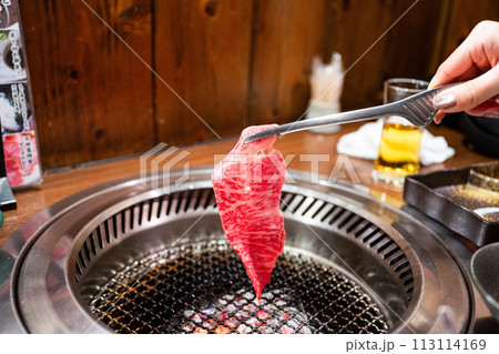 あぶる 網焼 焼く 113114169