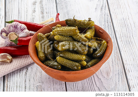 Marinated small cucumbers in the bowl 113114305