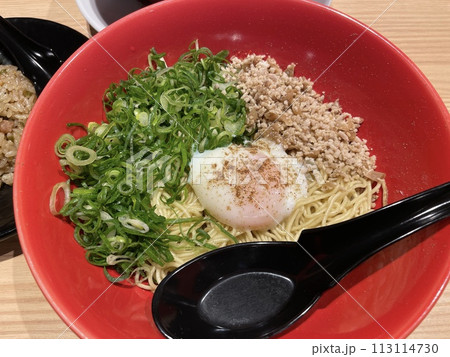 汁なし担々麺 四川風ピリ辛の麺料理 汁なし担々麺 四川風ピリ辛の麺料理 113114730