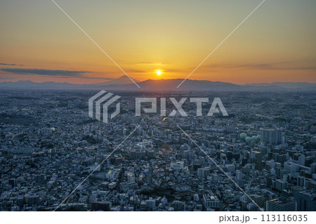 横浜ランドマークタワーからの夕日 横浜ランドマークタワーからの夕日 113116035