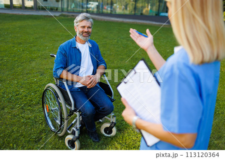 Nurse and Patient Outdoor Session 113120364