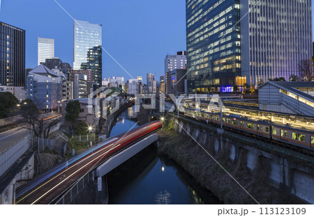 御茶の水 御茶の水駅からの風景 夜景 ライトアップ お茶の水駅 電車 ビル 御茶の水 御茶の水駅からの風景 夜景 ライトアップ お茶の水駅 電車 ビル 113123109