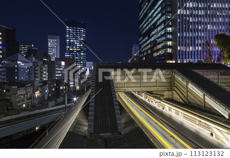 御茶の水　御茶の水駅からの風景　夜景　ライトアップ　お茶の水駅　電車　ビル 113123132