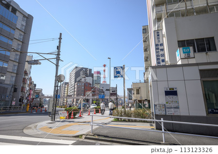 三ノ輪駅前　昭和通り沿いの街並み　東京都台東区 113123326