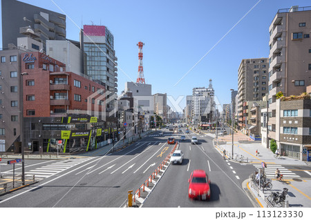 三ノ輪駅前　昭和通り沿いの街並み　東京都台東区 113123330