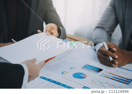 Business idea. Business people talking And calculations about charts and graphs showing the growth of investment results Of successful teamwork Business idea. Business people talking And calculations about charts and graphs showing the growth of investment results Of successful teamwork 113124094