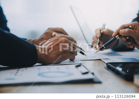 Meeting to present the Finance Executive business team. Discuss meetings to plan work, investment projects, analysis strategies, and discuss financial graphs and company budgets in the office. Meeting to present the Finance Executive business team. Discuss meetings to plan work, investment projects, analysis strategies, and discuss financial graphs and company budgets in the office. 113126094