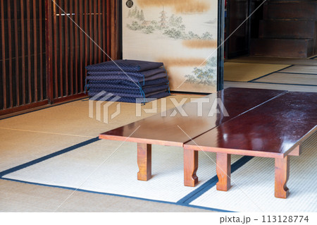 日本の鳥取県倉吉市のとても古くて美しい建物 日本の鳥取県倉吉市のとても古くて美しい建物 113128774