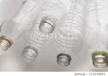 空になったリサイクルのペットボトル 空になったリサイクルのペットボトル 113130683