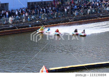 競艇の風景　ボート競技場　 113130894