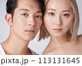 若い男性と女性2名のビューティー、スキンケアイメージのポートレート 113131645