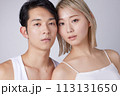 若い男性と女性2名のビューティー、スキンケアイメージのポートレート 113131650