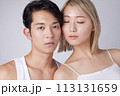 若い男性と女性2名のビューティー、スキンケアイメージのポートレート 113131659