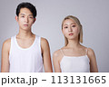 若い男性と女性2名のビューティー、スキンケアイメージのポートレート 113131665