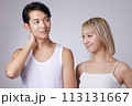 若い男性と女性2名のビューティー、スキンケアイメージのポートレート 113131667