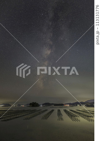 瀬戸内の夏の星景色垂直に昇る天の川 113131776