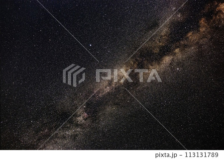 夏の星空　夏の大三角と天の川　白鳥座 113131789