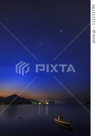 瀬戸内の夏の星景色 朝焼け空に昇るオリオン座 瀬戸内の夏の星景色 朝焼け空に昇るオリオン座 113131799