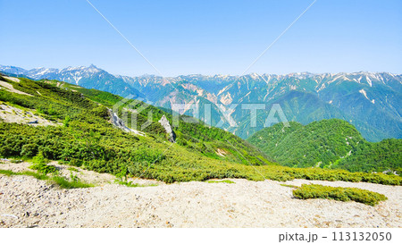 夏の燕岳登山（燕山荘からの眺望） 113132050