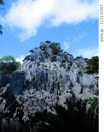 青空に映える奇岩　沖縄の思い出 113132567