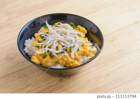 シラスの玉子とじ丼 シラスの玉子とじ丼 113133794