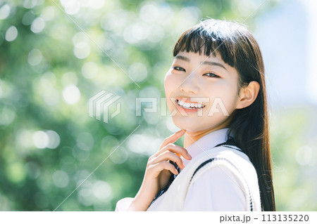女子高生のポートレート 113135220