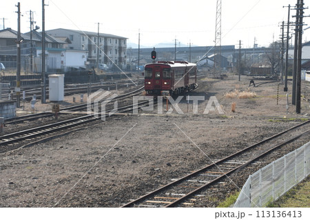 長良川鉄道、美濃太田駅に入線する観光列車「ながら」 長良川鉄道、美濃太田駅に入線する観光列車「ながら」 113136413