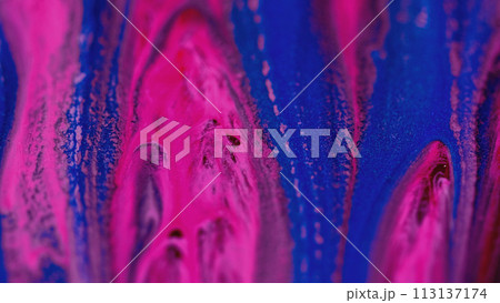 Color gel drip. Paint mix. Defocused vivid pink blue pigment transparent glitter particles texture oil emulsion drop blend spreading art abstract background. 113137174