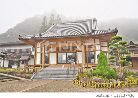 【霧の中の幽霊寺 (永国寺)】 熊本県人吉市土手町 【霧の中の幽霊寺 (永国寺)】 熊本県人吉市土手町 113137436