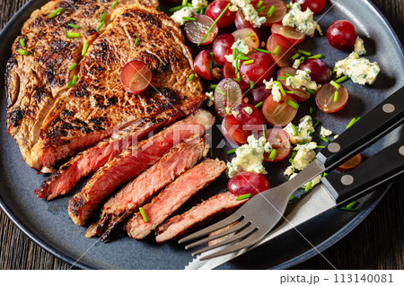 fried beef steak with salad of grape, cheese 113140081