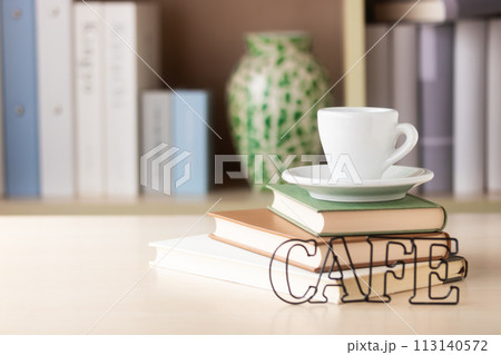 本 書籍 書物 読書・ブックカフェ 本 書籍 書物 読書・ブックカフェ 113140572