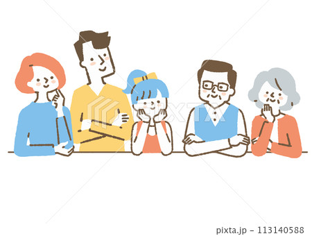 何かを想像している仲良し5人家族_色 何かを想像している仲良し5人家族_色 113140588