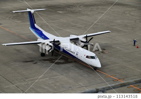 仙台国際空港展望デッキから見た飛行機 113143518