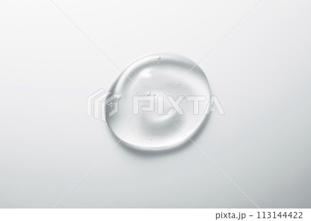 液体　ローション　化粧品　水滴 113144422