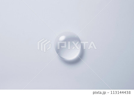 液体　ローション　化粧品　水滴 113144438